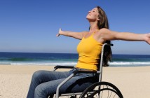 Disabili DOC – Ragazza Disabile al mare sulla spiaggia