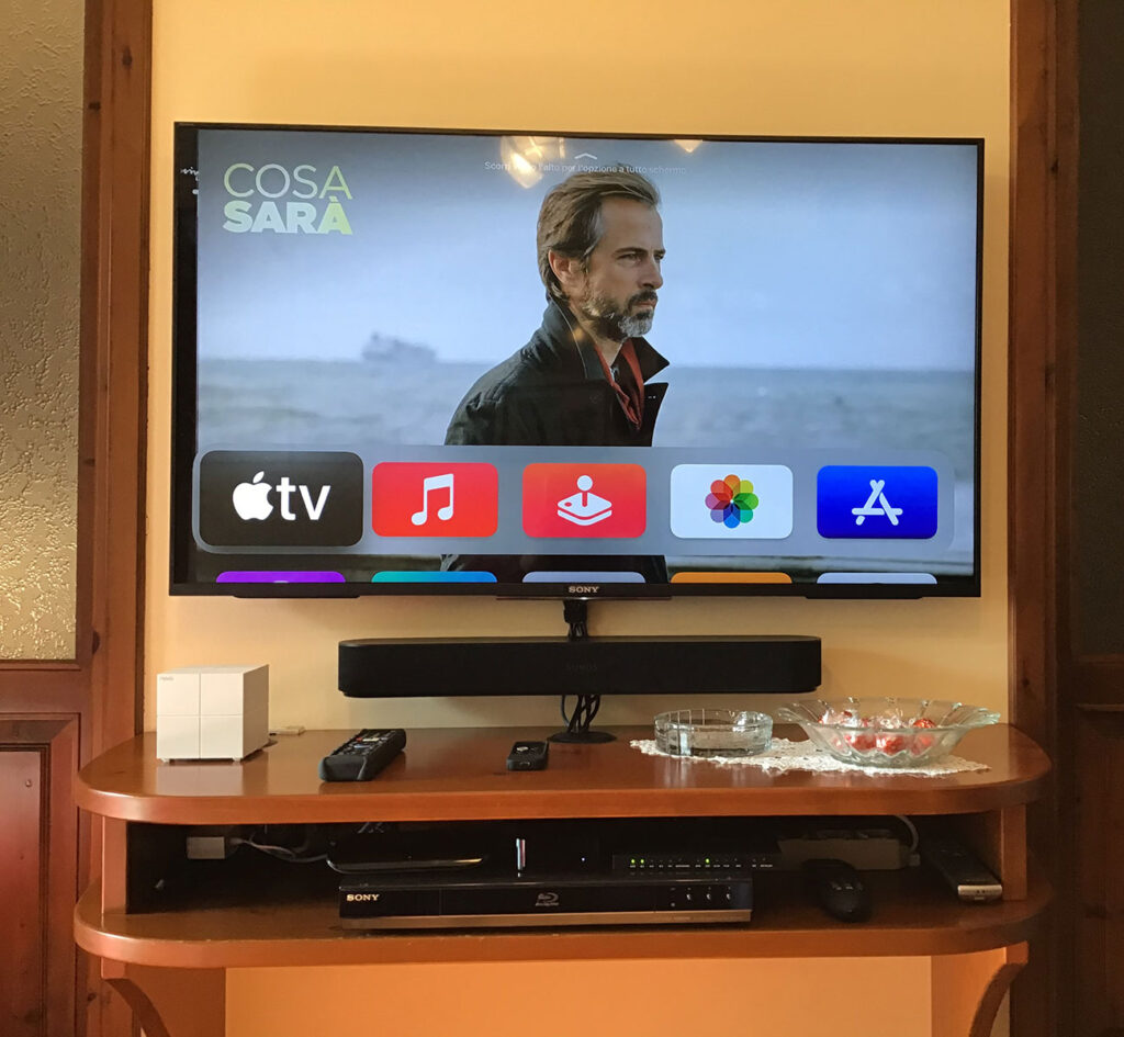 Disabili DOC – “Speciale Sonos Beam” – La soundbar Beam ambientata nel mobile TV grazie a un supporto a muro