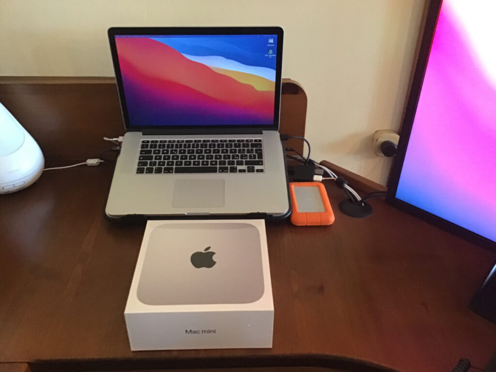 Disabili DOC – L'immagine mostra il Mac mini M1 del 2020 ancora nella confezione