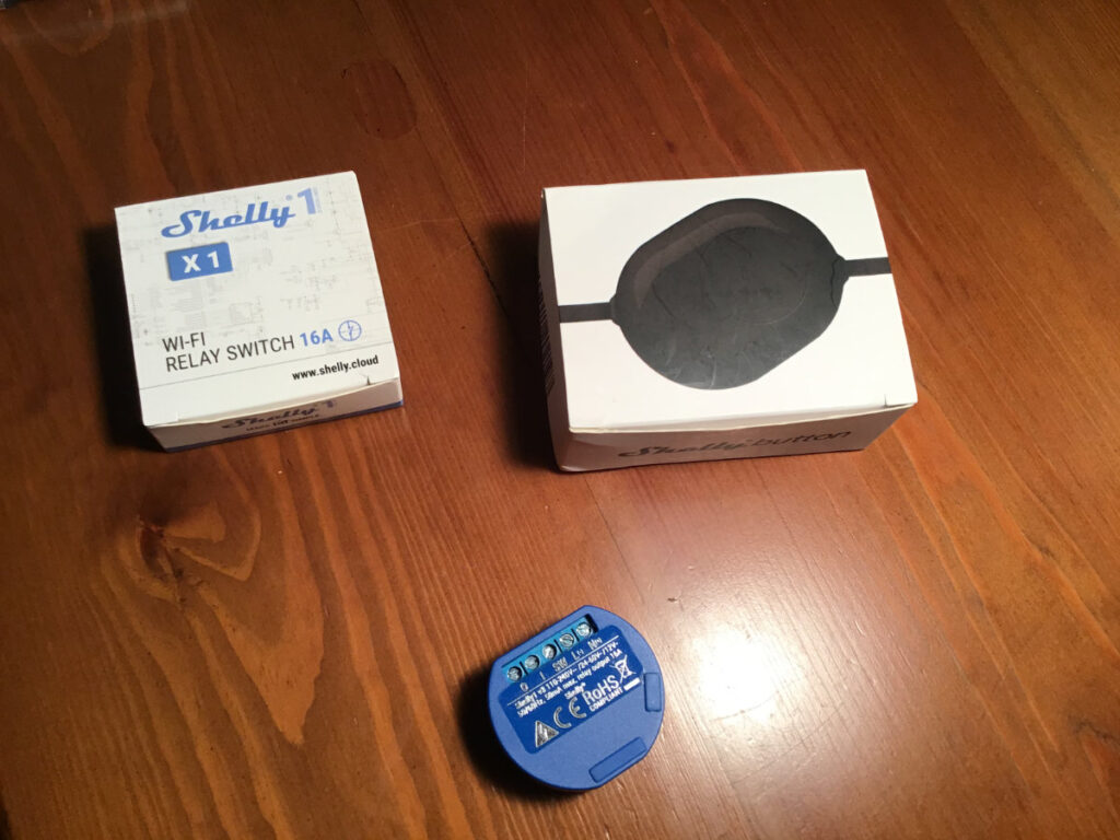 Disabili DOC – Uno Shelly 1 V3 e uno Shelly Button sono i prodotti utilizzati per rendere smart, domotico, il telefono Panasonic